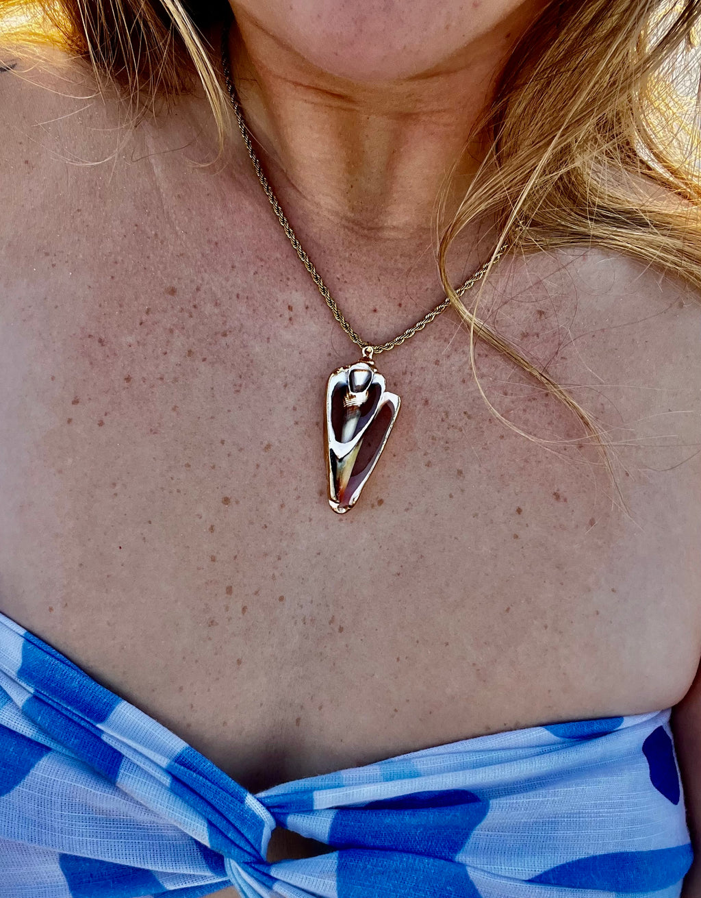 Gold Leaf Conch Necklace